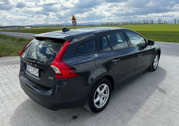 Volvo V60 cena 39999 przebieg: 235000, rok produkcji 2015 z Pajęczno małe 436